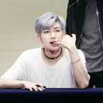 [방탄소년단] 그러고보니 아직도 남준<b>이</b> 손가락 다 안나았<b>넹</b> ㅠㅠ