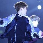 [시우민] 시우민 또 <b>여자옷</b> 입은거 봄? ㅋㅋ