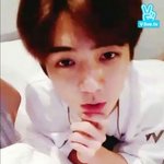 [EXO] 애기 후니<b>입술</b>에 뽀뽀하고싶어
