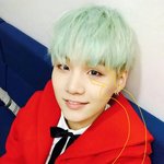 [방탄소년단] 민윤기 <b>예전</b>엔 사진 찍을때 요런식으로