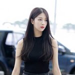민소매 <b>셔츠</b> 입은 女아이돌들