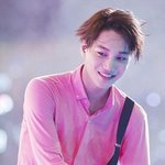 <b>분홍</b> 셔츠가 잘 어울리는 男아이돌