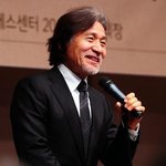 산야인으로 변신한 안성기