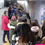 [백현] 에리들!! 이 기사 보고 감격 ㅋㅋ 줄선거봐 