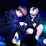 [카이] <b>뱃속</b>에 오리 차곡차곡 담기