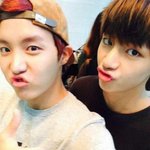 [방탄소년단] 근데<b>이사진</b>보면