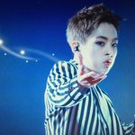 [시우민] 무대중에 동생 신발 챙기는 시우민 ㅋㅋㅋ