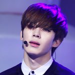 박력 있게 <b>안아</b>줄 것 같은 男 아이돌