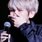 [백현] 백현 웃음과  아름다운 손의 꼴<b>라보</b>