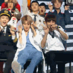 [EXO] <b>저옷</b> 활동때 돌려입어도 전혀 안지겨울듯