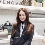 [넘나예쁜것] 백화점에서 컵<b>케익</b> 먹는 려원  넘나 사랑스러운 것