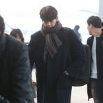 어려 보이는 김우빈