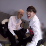 [방탄소년단] 핸드폰 <b>친</b><b>거</b>졸웃ㅋㅋㅋㅋㅋㅋㅋㅋㅋㅋㅋ
