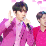 [백현] 뮤뱅 백현 vs  V앱 백현