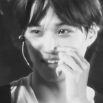 [EXO] <b>김종인</b> 웃는거 왜이래?