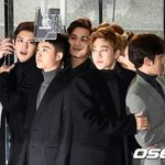 [EXO] 잠시만요 좀 들어갈게요 <b>죄송</b>합니다