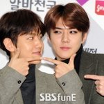 [EXO] 이 사진 뭔가웃기다