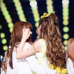 [댓글부탁해] 오늘자 훈훈한 슬기랑 <b>미주</b> 친목.jpg