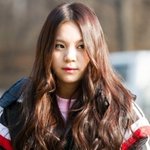 여자친구 <b>엄지</b> 졸업사진
