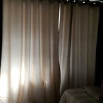 암막커튼을 샀는데.. 환하네요.. 하하하;