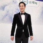 정우의 슈트VS 스냅<b>백</b>패션