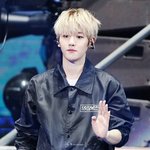 [백현] 백현 헤어컬러 1개 바꿨을뿐인데 마리죠