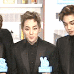 [EXO] <b>치킨</b>보고 슈들거리는 시우민