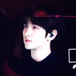 [백현] <b>쌩눈</b> 니트 백현이라니요?