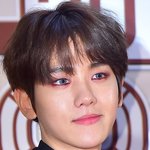 [EXO] 오늘자 <b>백현님</b> 기사사진도 씹어드셨다