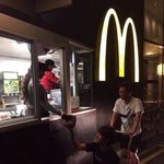 [방탄소년단] 얘들아 이거 정국이 아니지 <b>않아</b>?