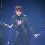 [EXO] 밤에 혼자 잘 못자고 샤워도 못하고 가족회의 할 때