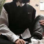 교복<b>셔츠</b>에 나이키니트입는거