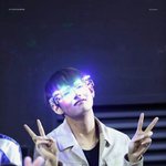 [방탄소년단] 새삼 태형이 손이 이쁘고 크단 생각이 드네..