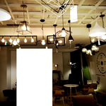 까페 어디에요?(다양한 <b>전등</b>에, 소원, 문구 같은거 걸어져있고)