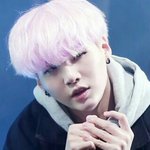[방탄소년단] 융기 <b>연보라색</b>하는거 보고싶대서 폰으로해봤는데