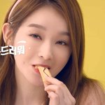 강민경 얼굴 좀 손댄것 같지 않냐?