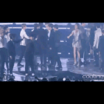 [EXO] 찬열 물영한테 왜 폰주는거임?