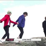 [방탄소년단] 슈가야가야돼 하는 홉이랑 손잡고있는 슈가 약간<b>그런느낌</b>