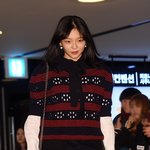 <b>이솜</b>의 남다른 파워숄더 의상