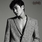 활발히 활동중인 배우 <b>이준</b>