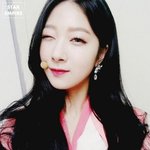 <b>윙크</b> 날려주는 男女 아이돌