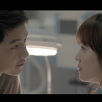 심쿵 눈빛 송중기 <b>여전</b>하네