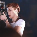 [EXO] 이분 <b>유명</b>한 엓오+슴 찍덕이라면서요