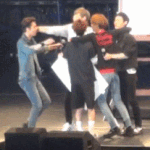 [EXO] 찬종세:(야 친한척해) ^^저희친해요 <b>와아</b>ㅏ