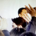 [EXO] 이거 부산왔을때 찍은건데 빼꼼 너무 귀여움 ㅠㅠ