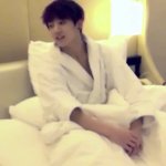 [방탄소년단] 전정국목욕<b>가운</b>셀카 변화과정ㅋㅋㅋㅋ