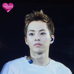 [시우민] 덥다는 걸 온 몸으로 표현하는 시우민: 쏘 핫!!