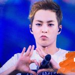 [시우민] 몹시 진지한 싱가포~~르의 하트<b>장인</b>(시우민)