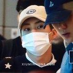 [시우민] 싱가폴출국 시우민 <b>마스크</b> 너무 커 ㅋㅋㅋㅋ