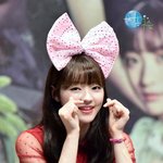 애교많은 女아이돌 하트 <b>세례</b>